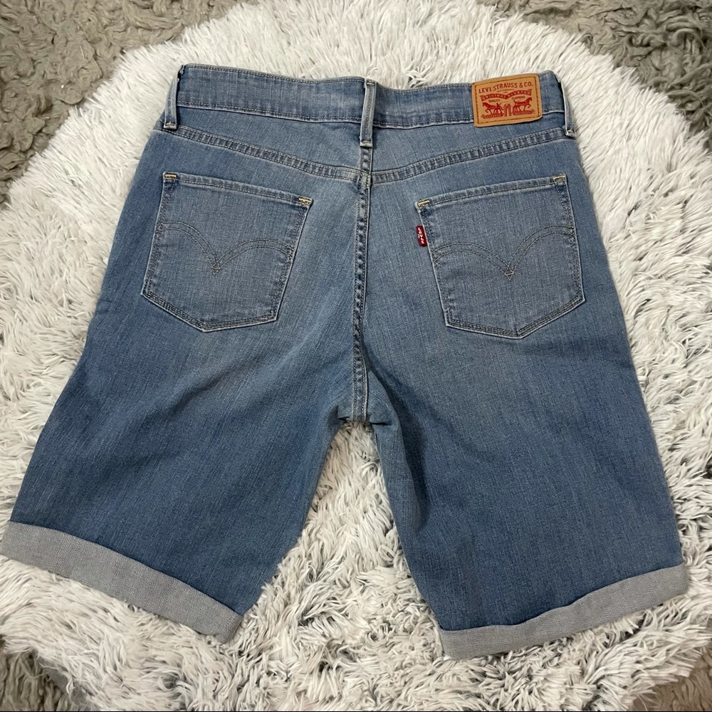 Knee length Levi’s Jeans